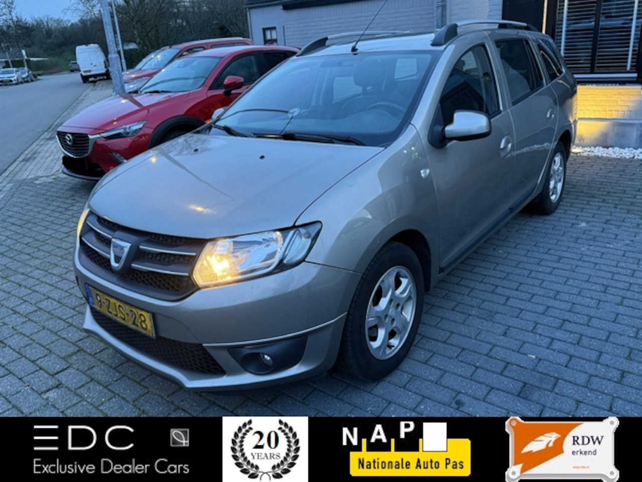 Dacia Logan MCV - 0.9 TCe Prestige Leder | Airco | Trekhaak | Parkeersensoren | Navi Etc. - AutoWereld.nl