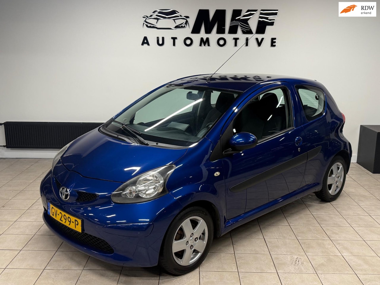 Toyota Aygo - 1.0-12V 3D 2008 Blauw Airco/Toerenteller/Carplay - AutoWereld.nl