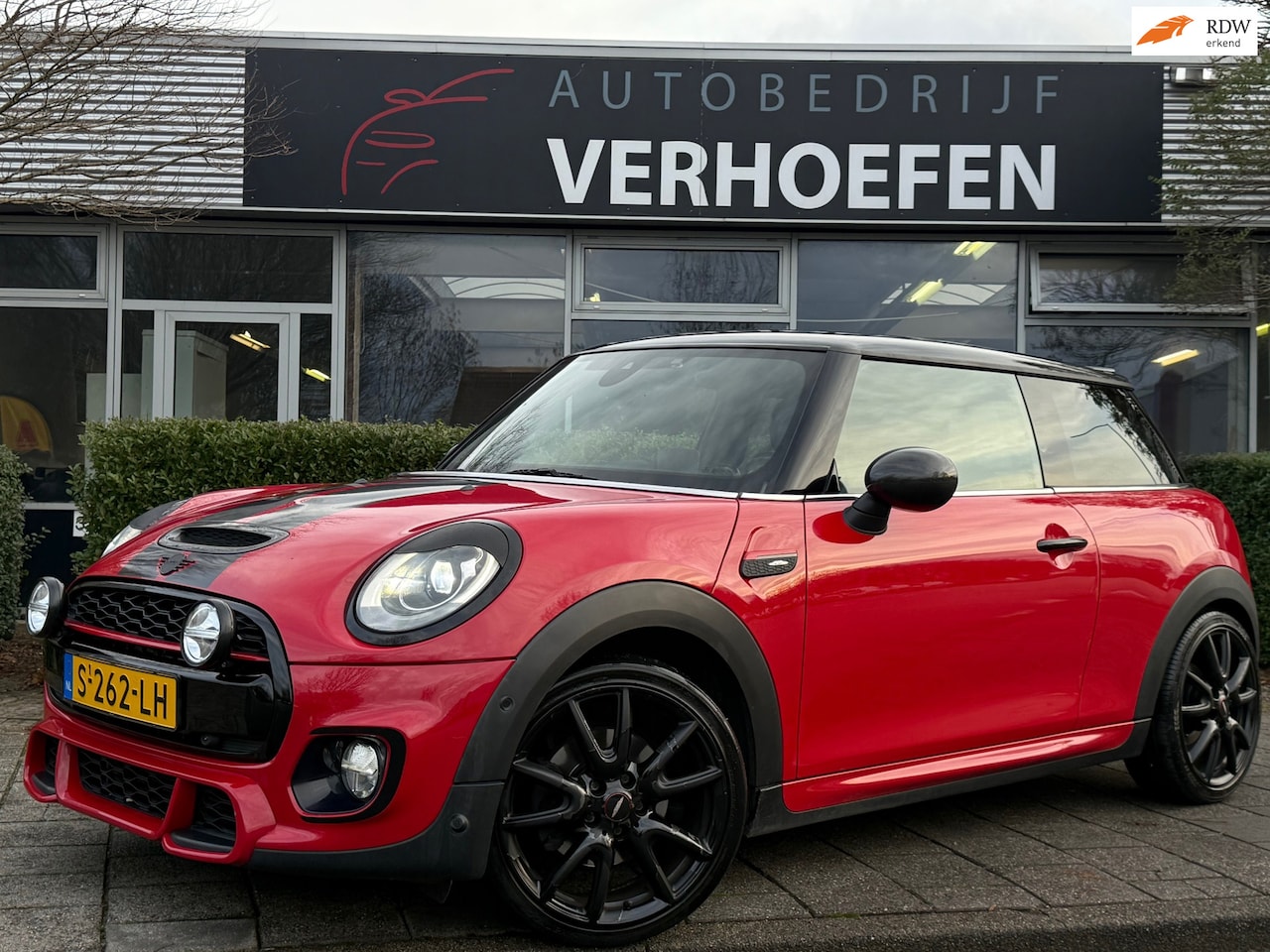 MINI John Cooper Works - S - SPORT - AUTOMAAT - PARKEER CAMERA - HARMAN/KARDON - LANE ASSIST - XENON ! - AutoWereld.nl