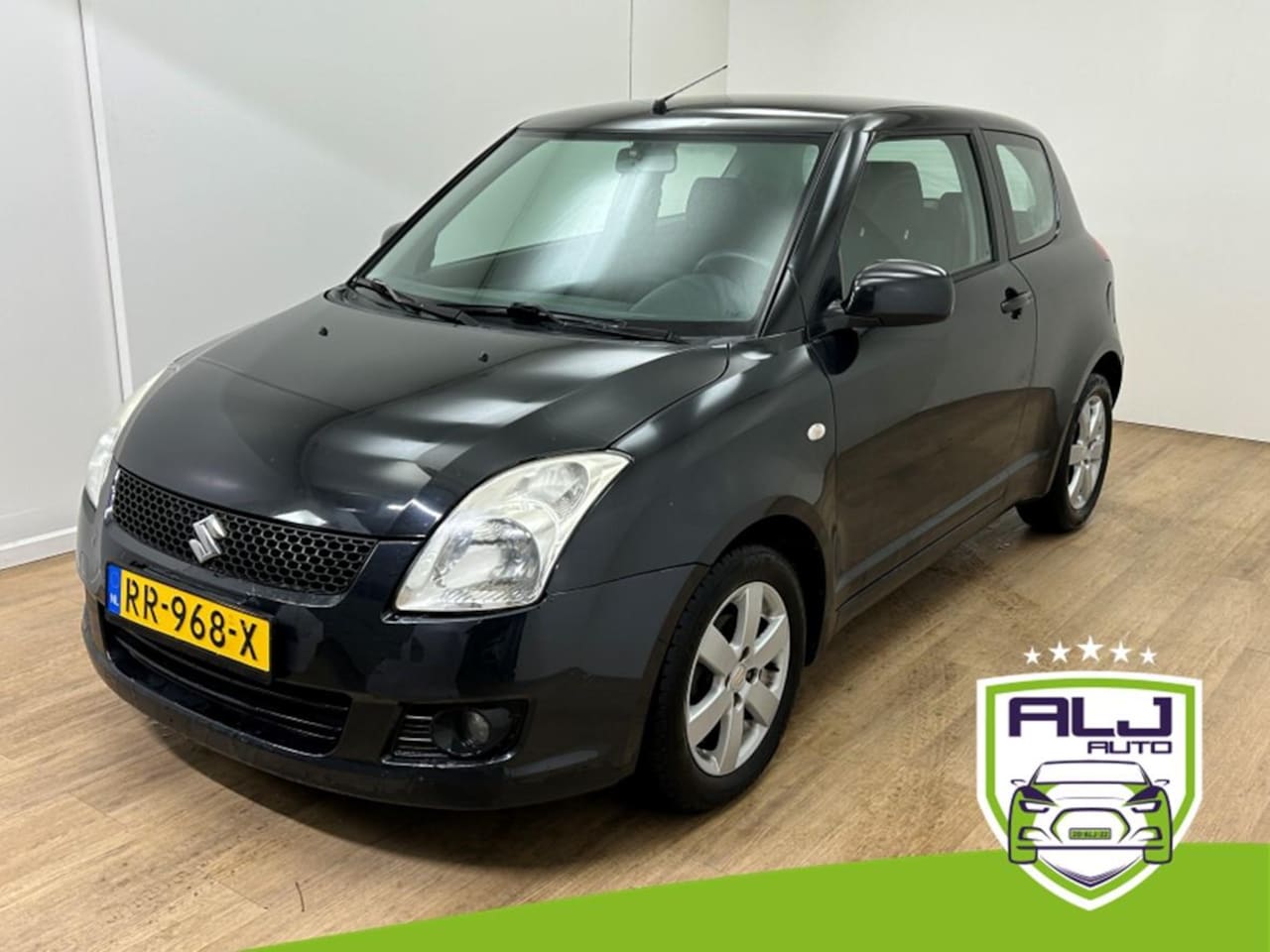 Suzuki Swift - Occasion 1.3 Base | Tweedehands Suzuki Swift | Zwart | Airco | Stoelverwarming - AutoWereld.nl