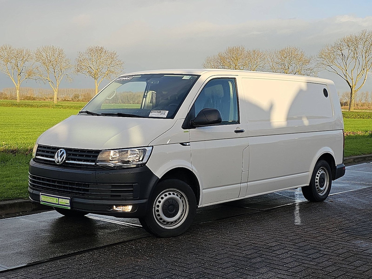 Volkswagen Transporter - 2.0 TDI L2H1 Navi Wp-Inrichting Automaat Airco Euro6 150 PK! - AutoWereld.nl