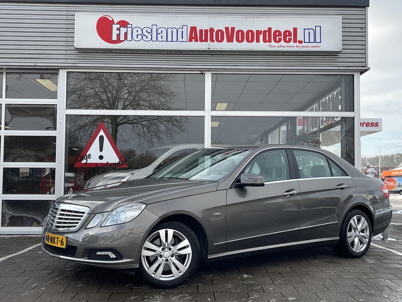 Mercedes-Benz E-klasse - 350 CGI Elegance /Automaat/Clima/Cruise/memory stoelen/stoel verw en koeling/ 104.823 km N - AutoWereld.nl