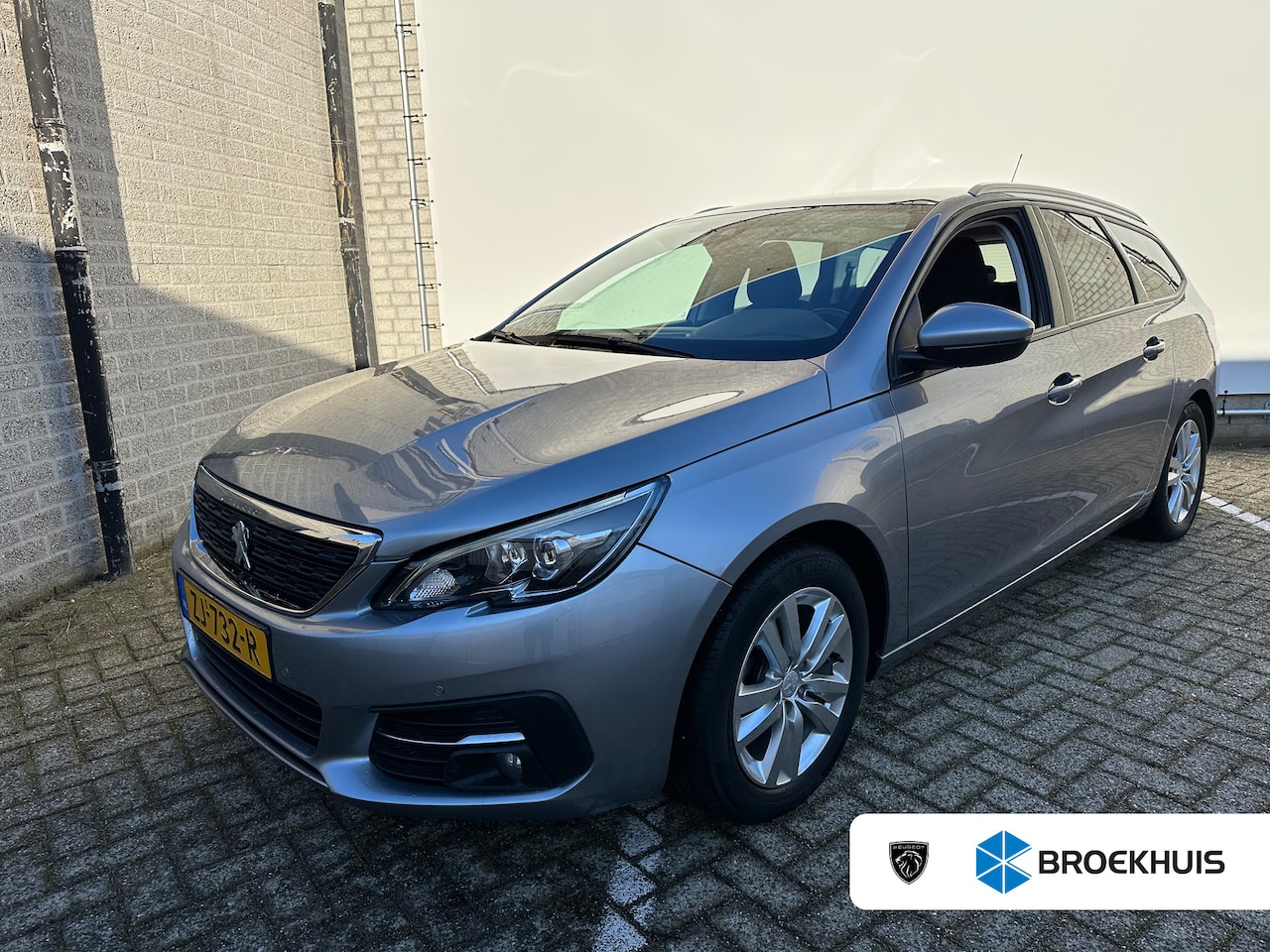 Peugeot 308 SW - 1.2 PureTech Blue Lease Executive | Achterbank in delen neerklapbaar | Airco (automatisch) - AutoWereld.nl