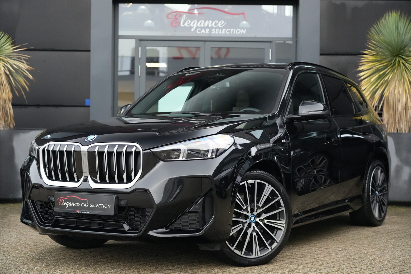 BMW X1 - xDrive25e M Sport 245pk Panoramadak/HeadUpDisplay/360Camera - AutoWereld.nl