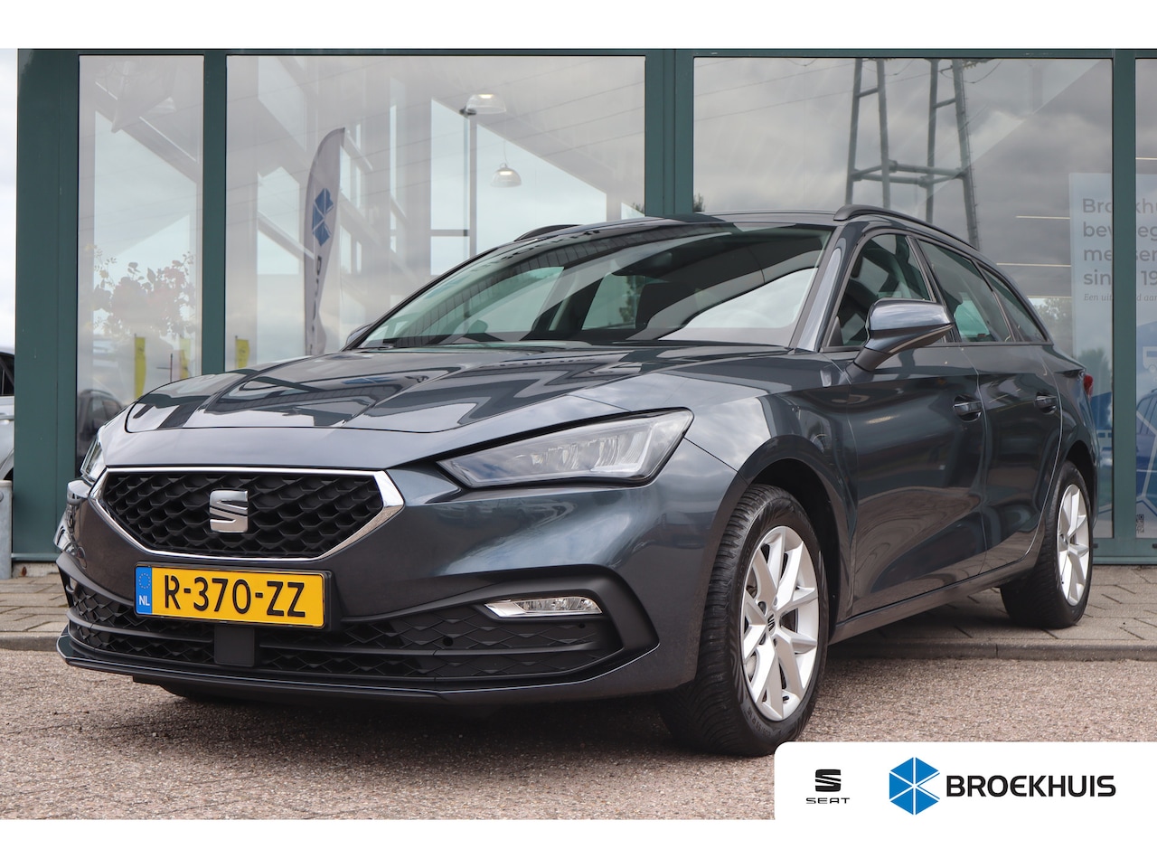 SEAT Leon Sportstourer - 90PK 1.0 TSI Reference | Airco (automatisch) | Apple Carplay/Android Auto|telefoonintegrat - AutoWereld.nl