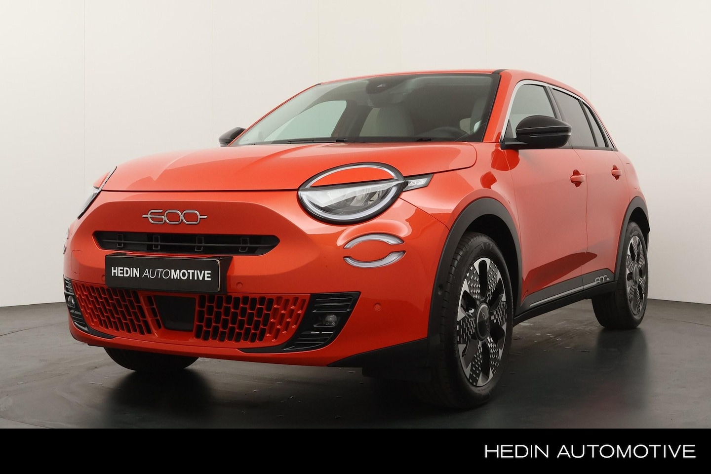 Fiat 600e - La Prima 54 kWh | El. Verstb best. Stoel | Leder | Navigatie | Camera | Privacy Glass | - AutoWereld.nl