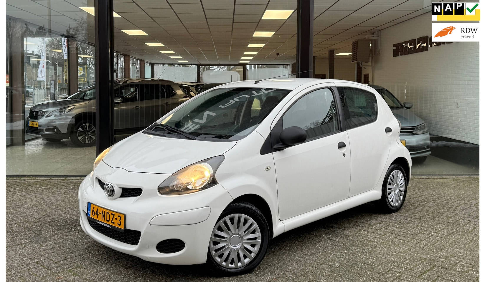 Toyota Aygo - 1.0-12V 5drs AIRCO / STUURBEKR / CARPLAY / NAP - AutoWereld.nl
