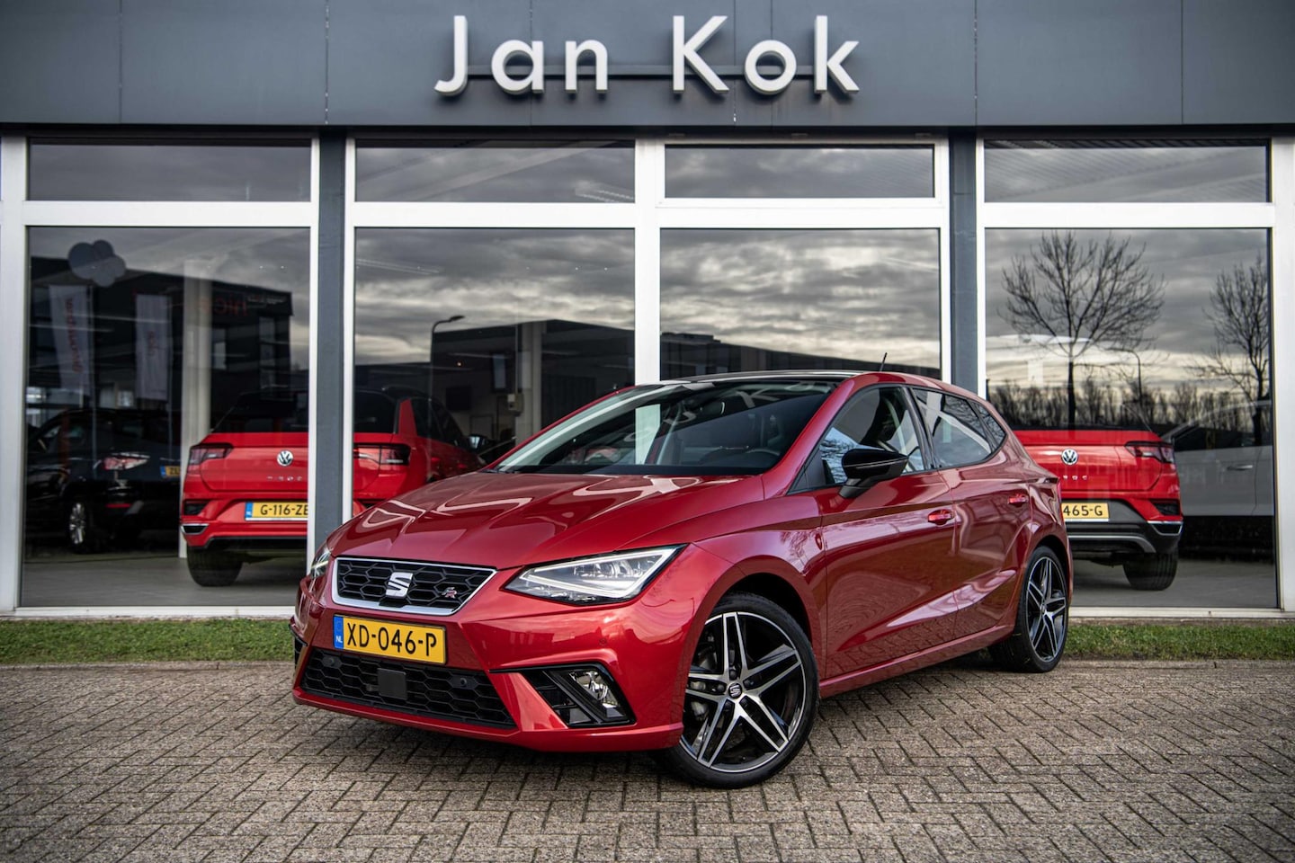 SEAT Ibiza - 1.0 TSi 95 pk FR Business Intense | Panoramadak | 18" Bi-Color | Afneembare Trekhaak - AutoWereld.nl
