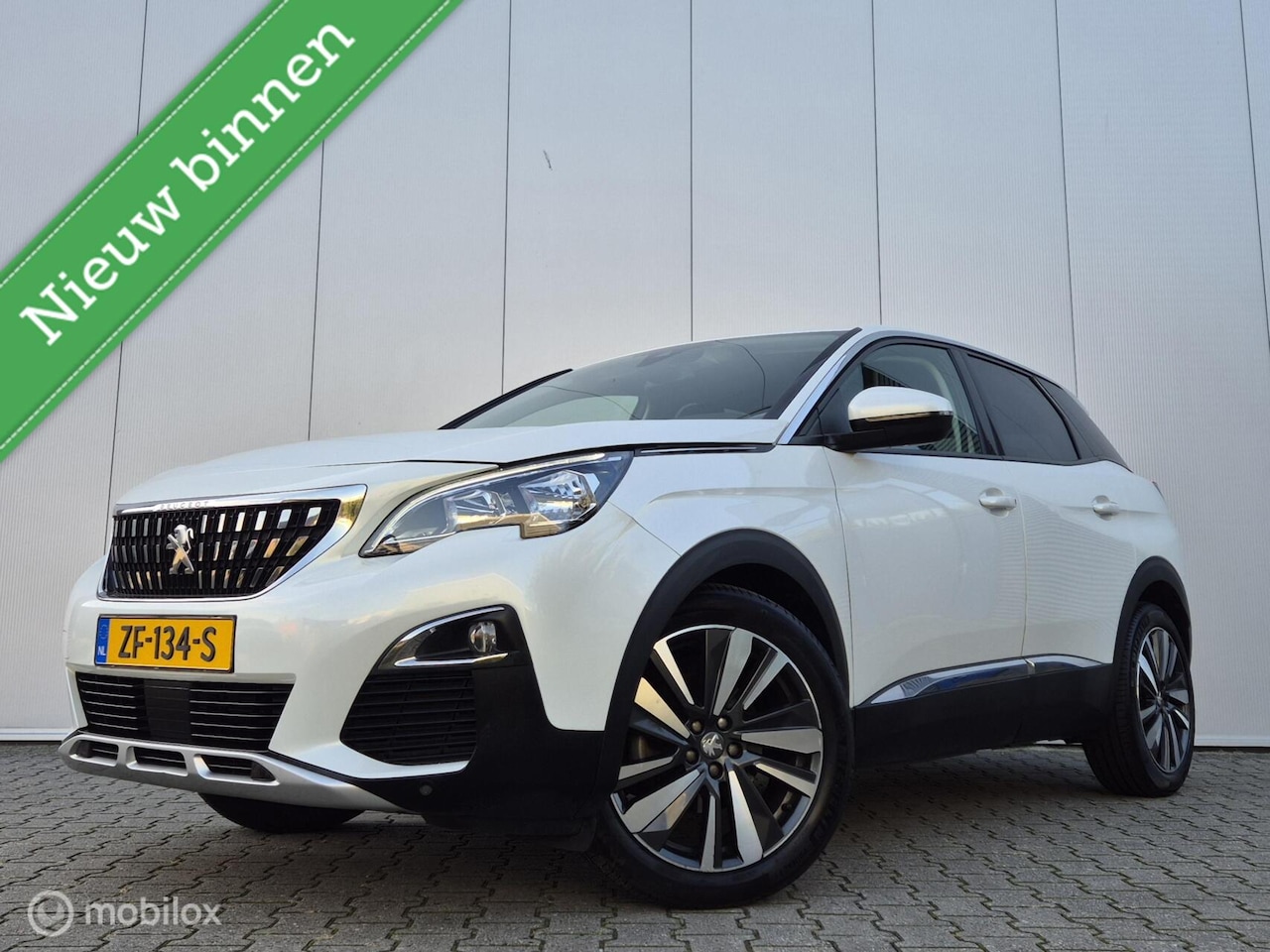 Peugeot 3008 - 1.2 PURETECH ALLURE/LEDER/LED/19''LMV/PARELMOER/CARPLAY - AutoWereld.nl