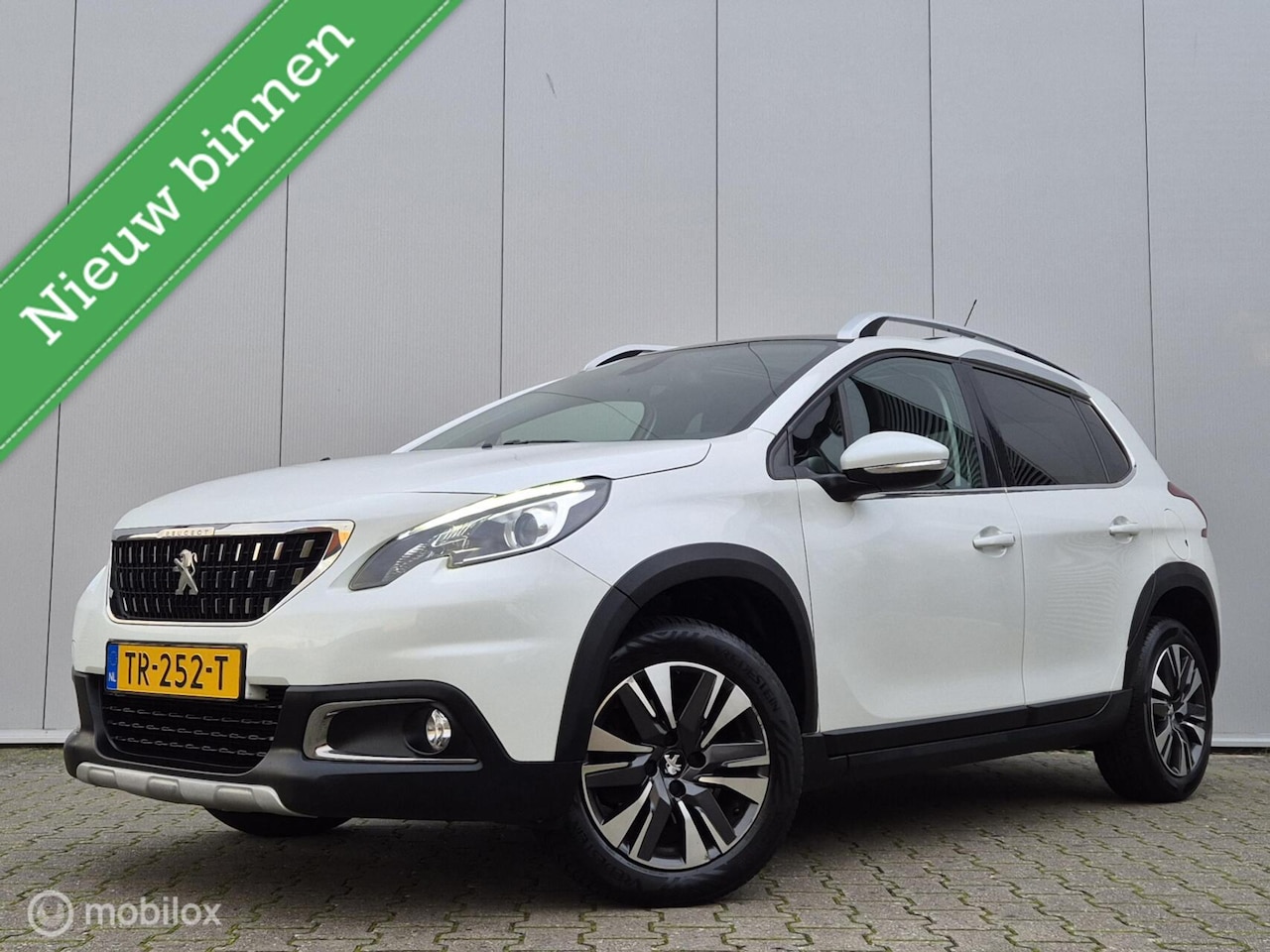 Peugeot 2008 - 1.2 PURETECH ALLURE/PANO/CAMERA/TREKHAAK/HALF LEDER/CLIMATE/16''LMV/LED - AutoWereld.nl