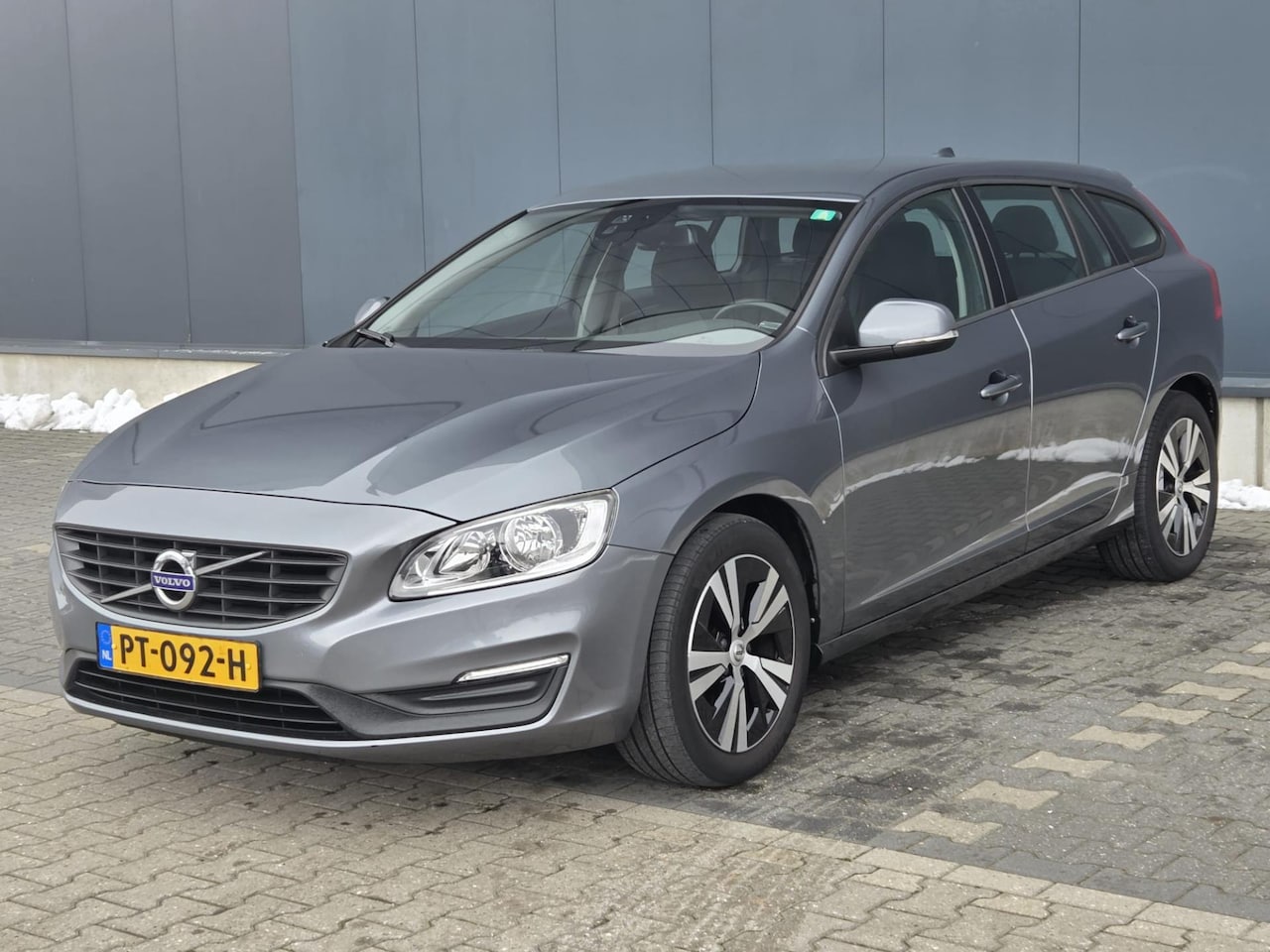 Volvo V60 - 2.0 T4 Momentum 6-Bak - AutoWereld.nl