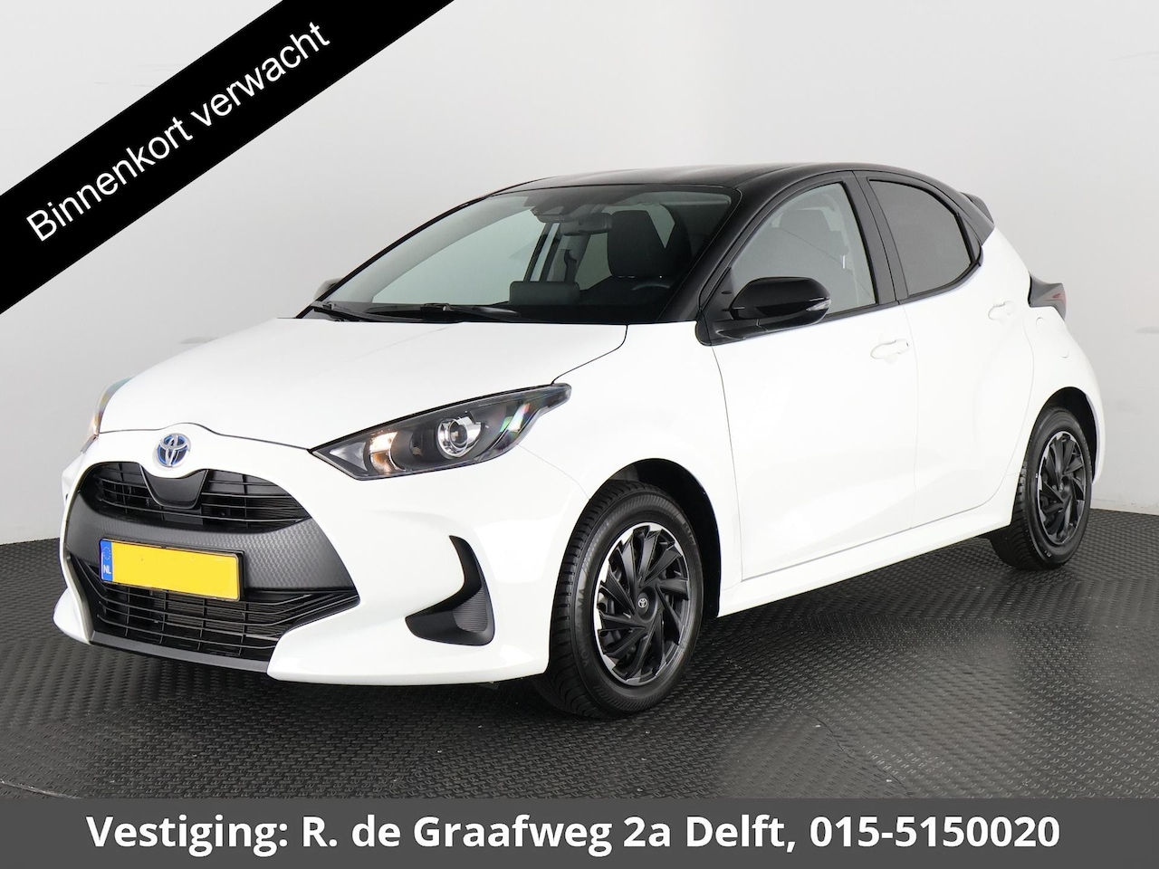 Toyota Yaris - 1.5 Hybrid Bi-Tone Sport | Apple Carplay & AndroidAUTO | Camera | Privacy Glass | - AutoWereld.nl