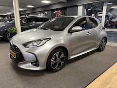 Toyota Yaris - 1.5 Hybrid 115 First Edition / stoel en stuur verwarming/ camera / carplay /