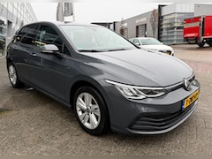 Volkswagen Golf - | 64.138 km | Adaptieve cruise control | Parkeercamera | LED | Navigatie | Clima | Carplay