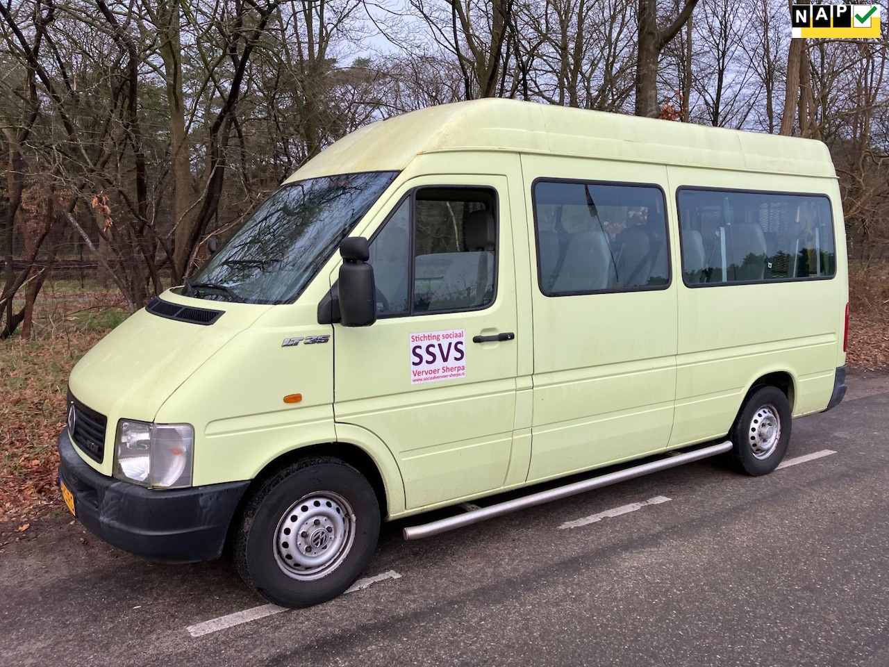 Volkswagen LT 35 - 35A 2.5 TDI lang rolstoelbus met lift en 9 personen - AutoWereld.nl