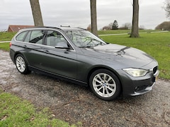 BMW 3-serie Touring - 318d High Executive Navi, Leder
