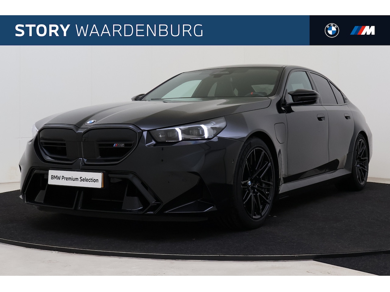 BMW M5 - 5 Serie Automaat / Panoramadak / Trekhaak / M Carbon-keramische remmen / Bowers & Wilkins - AutoWereld.nl