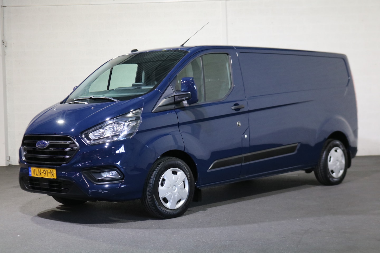 Ford Transit Custom - 2.0 TDci 130pk L2 H1 Koelwagen Automaat - AutoWereld.nl