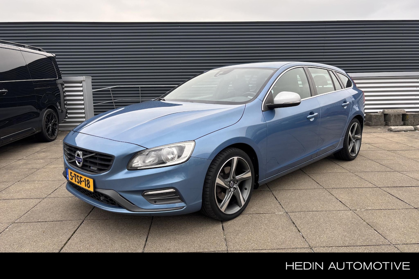 Volvo V60 - 1.6 T3 R-Design | Trekhaak | Parkeer Pakket - AutoWereld.nl