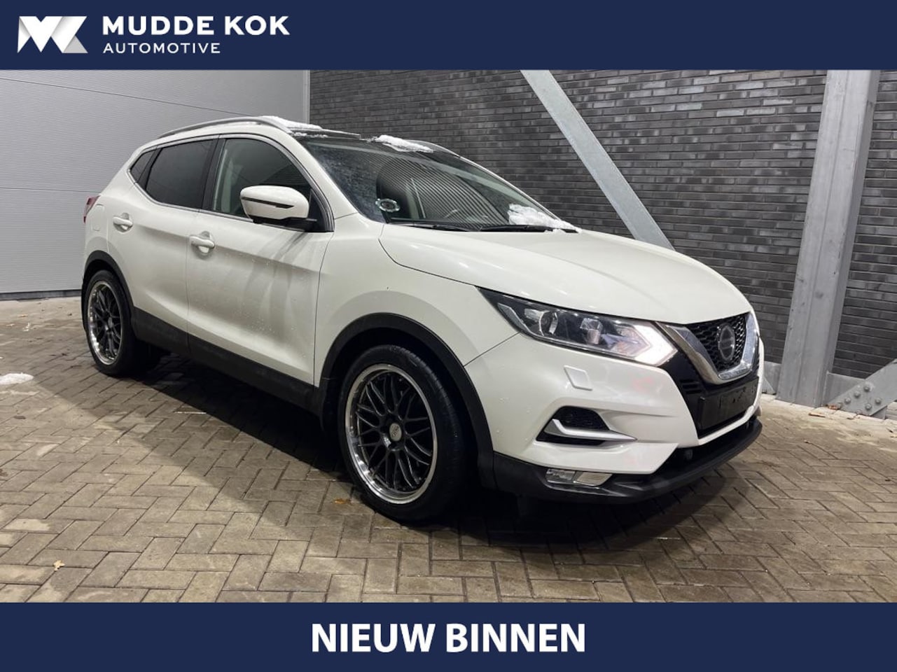 Nissan Qashqai - 1.3 DIG-T N-Connecta | Automaat | Panoramadak | Trekhaak | Getint Glas | 19 Inch - AutoWereld.nl