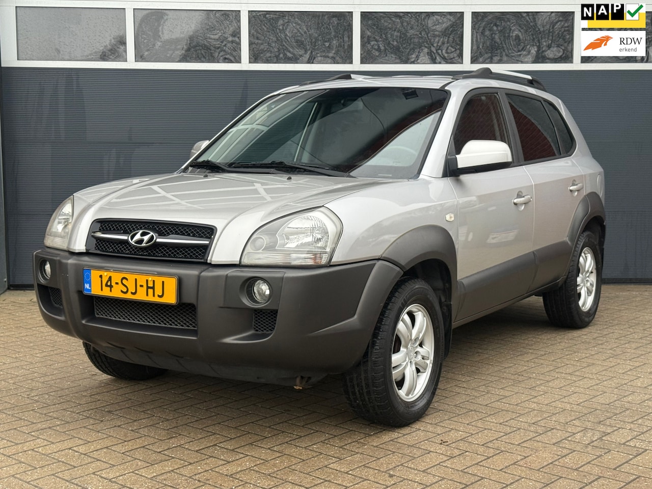 Hyundai Tucson - 2.0i Dynamic / NAP / Airco / Trekhaak / Cruise control - AutoWereld.nl