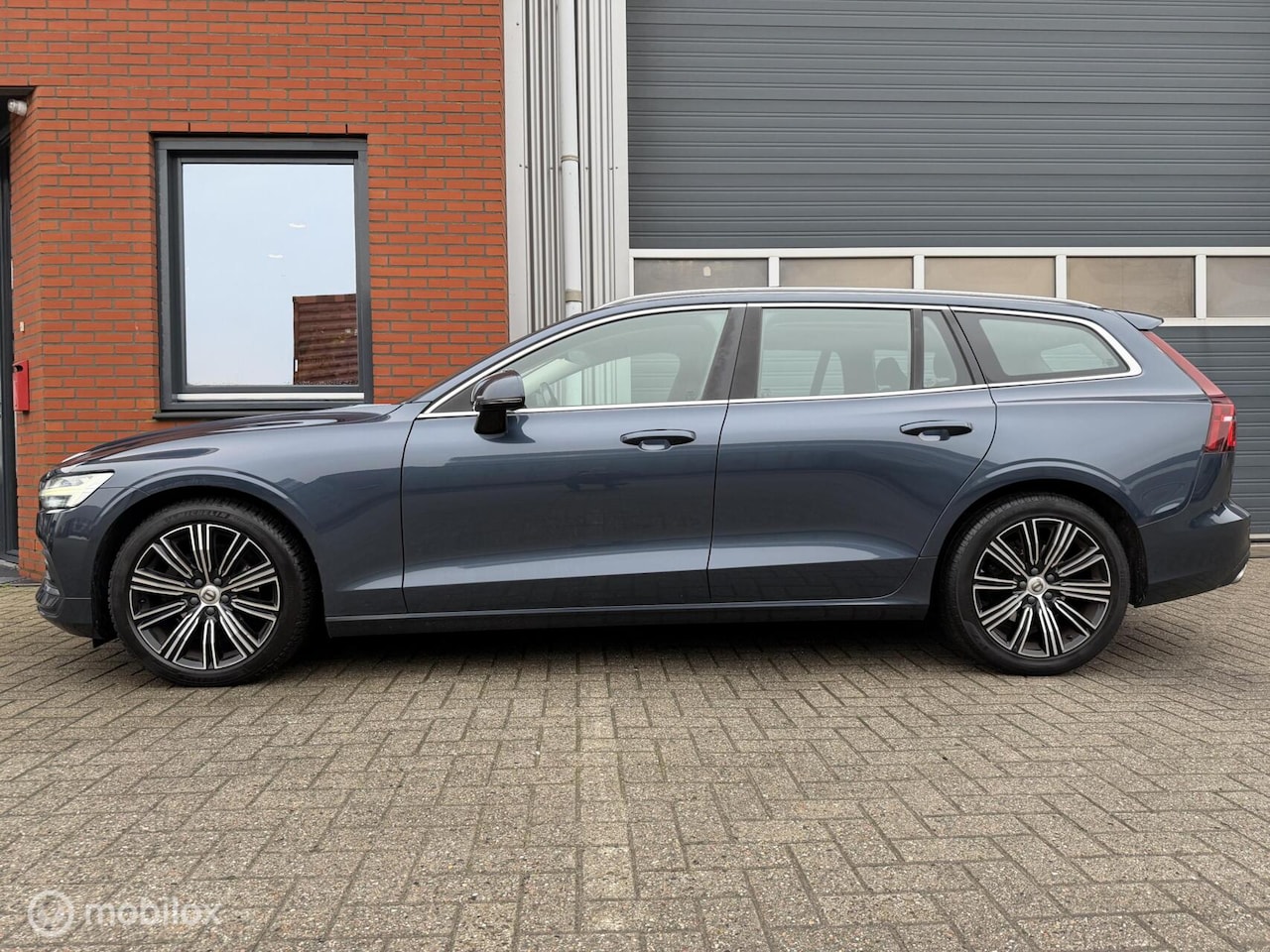 Volvo V60 - 2.0 D4 Inscription - pano dak - gevent. leder - - AutoWereld.nl