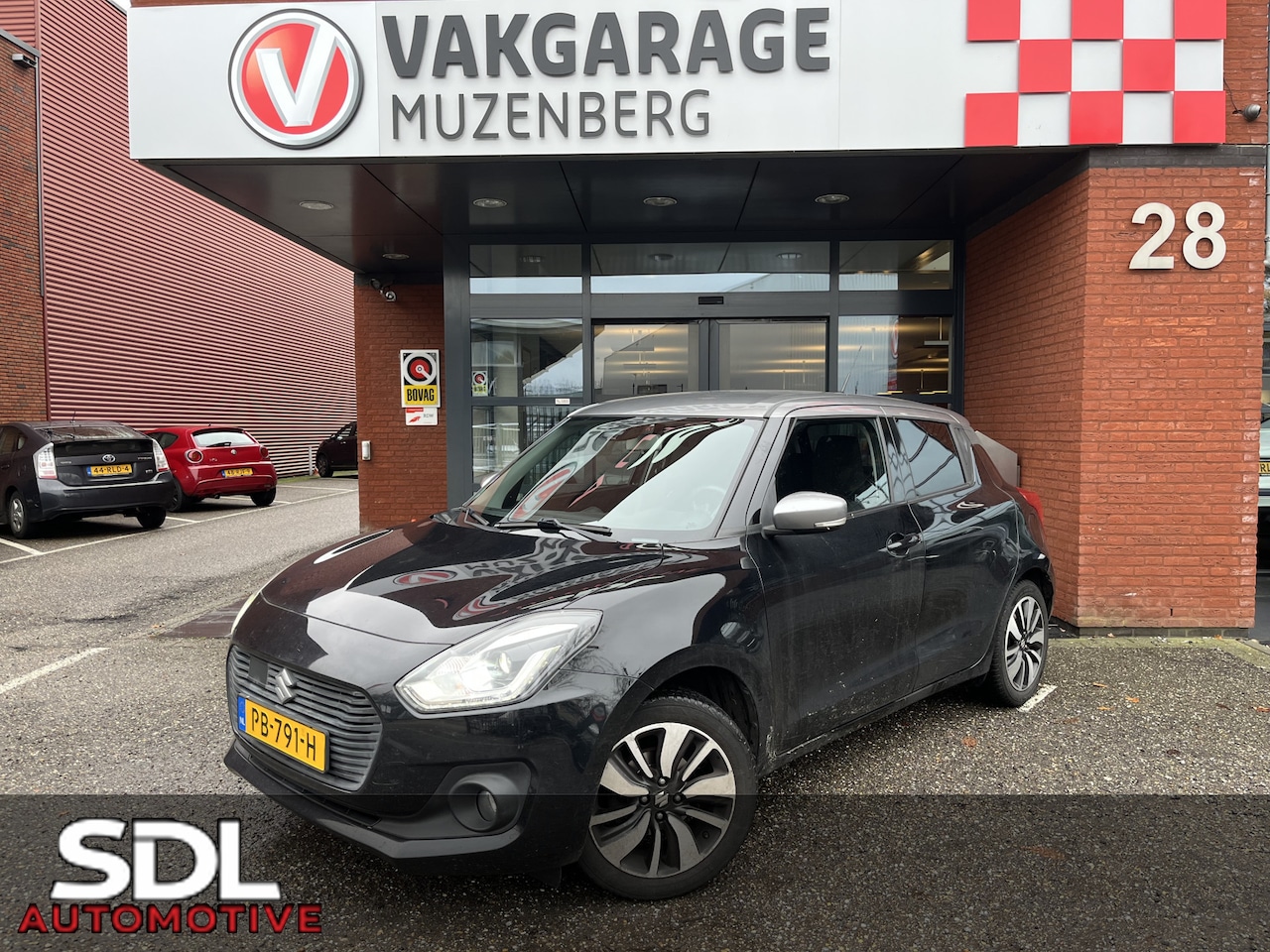 Suzuki Swift - 1.2 Stijl // ADAPTIVE CRUISE // KEYLESS // CAMERA // CLIMA // STOELVERWARMING // NAVI+CARP - AutoWereld.nl
