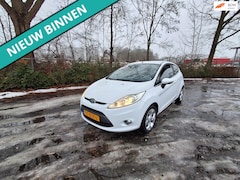 Ford Fiesta - 1.4 Ghia LEUKE AUTO RIJDT EN SCHAKELT GOED