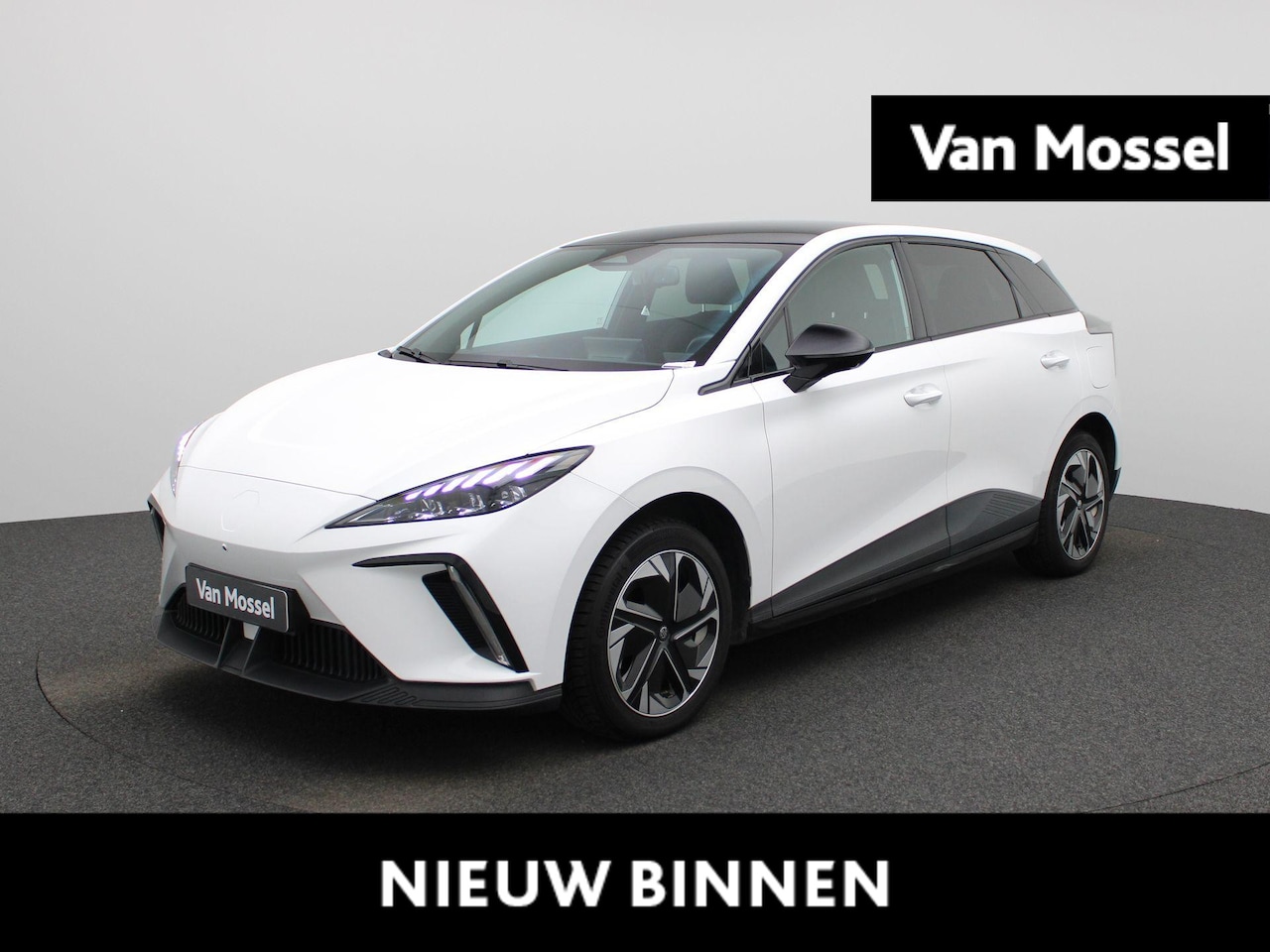 MG MG4 - 64 kWh Luxury | Camera | Half Leder | Elektrisch Stoelen | - AutoWereld.nl