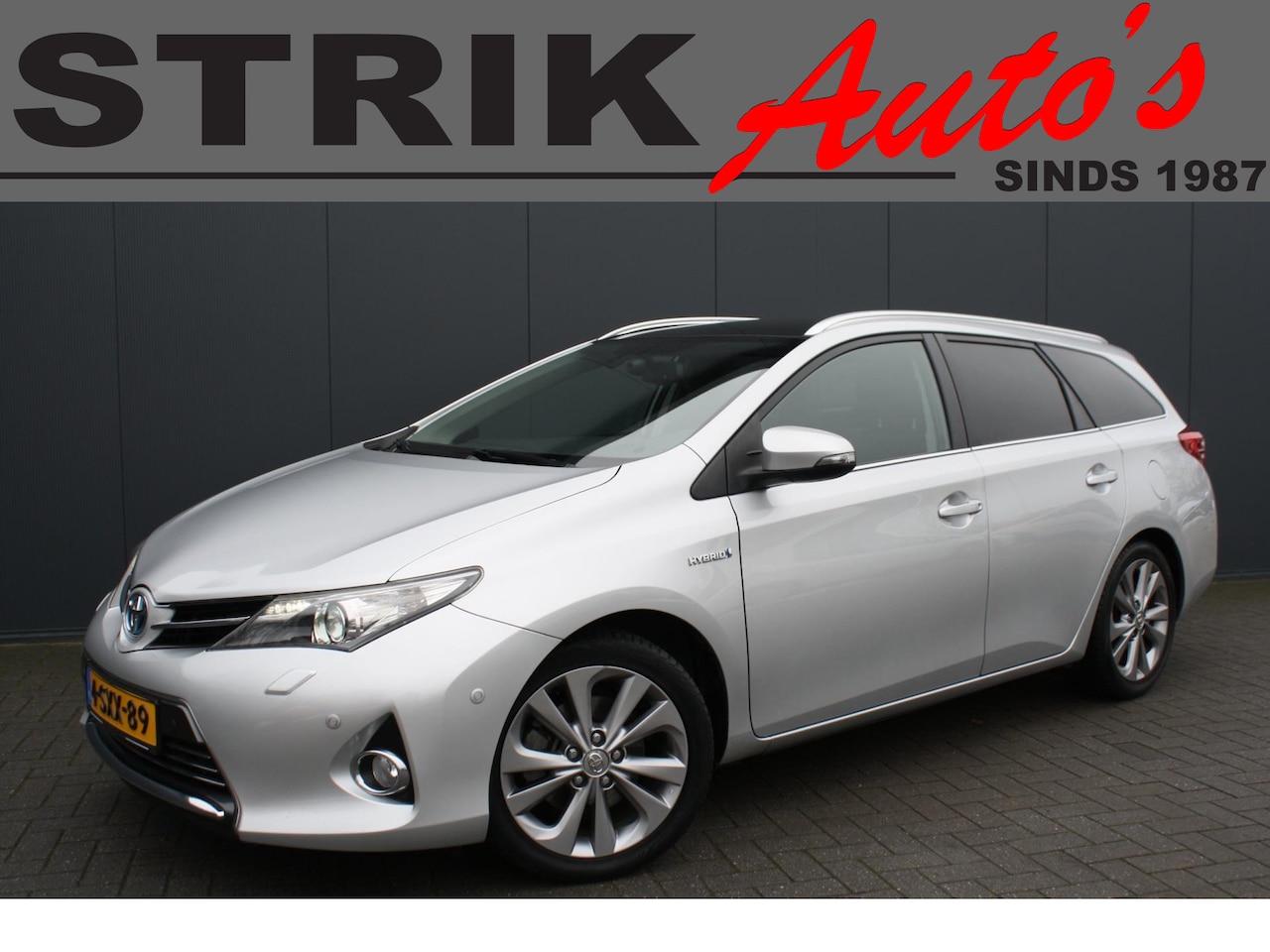 Toyota Auris Touring Sports - 1.8 Hybrid Lease Pro - CAMERA - NAVIGATIE - PANORAMADAK - TREKHAAK - PDC - AutoWereld.nl