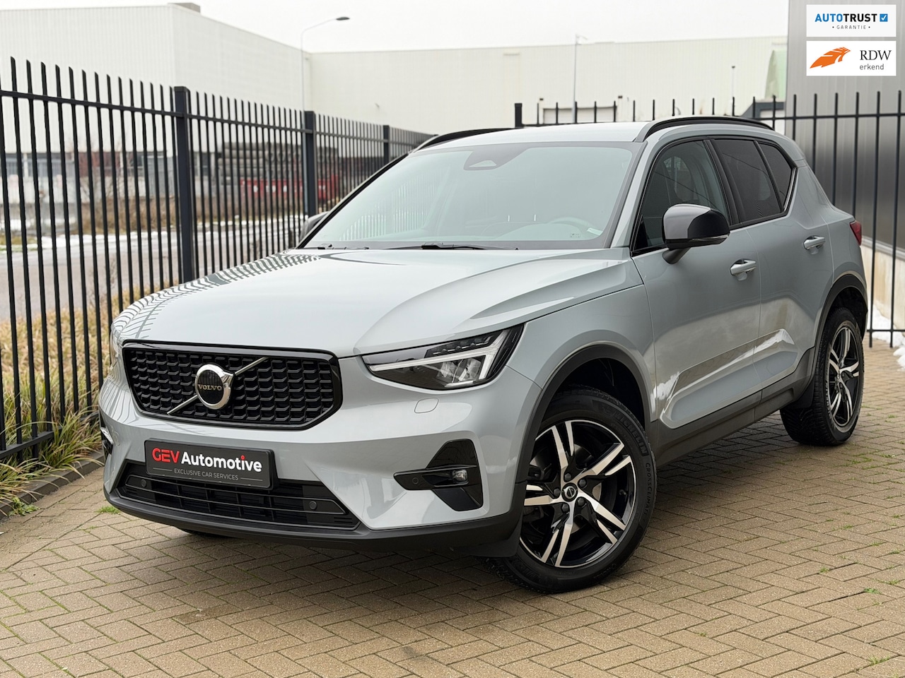 Volvo XC40 - 2.0 B3 Plus Dark H&K Memory Keyless Trekhaak Camera - AutoWereld.nl