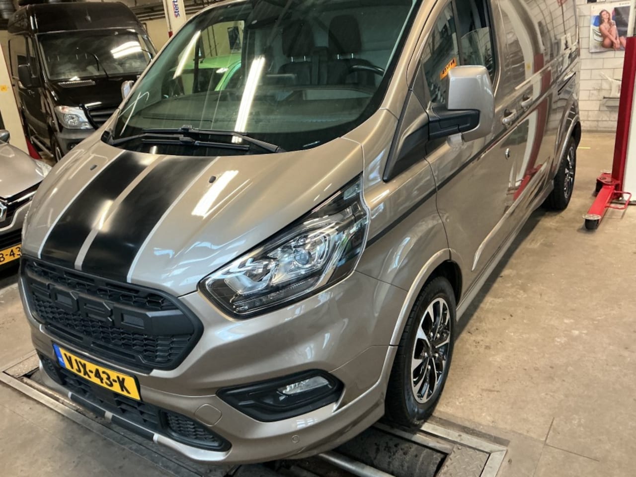 Ford Transit Custom - 320 2.0 TDCI L2H1 Sport 320 2.0 TDCI L2H1 SPORT - AutoWereld.nl