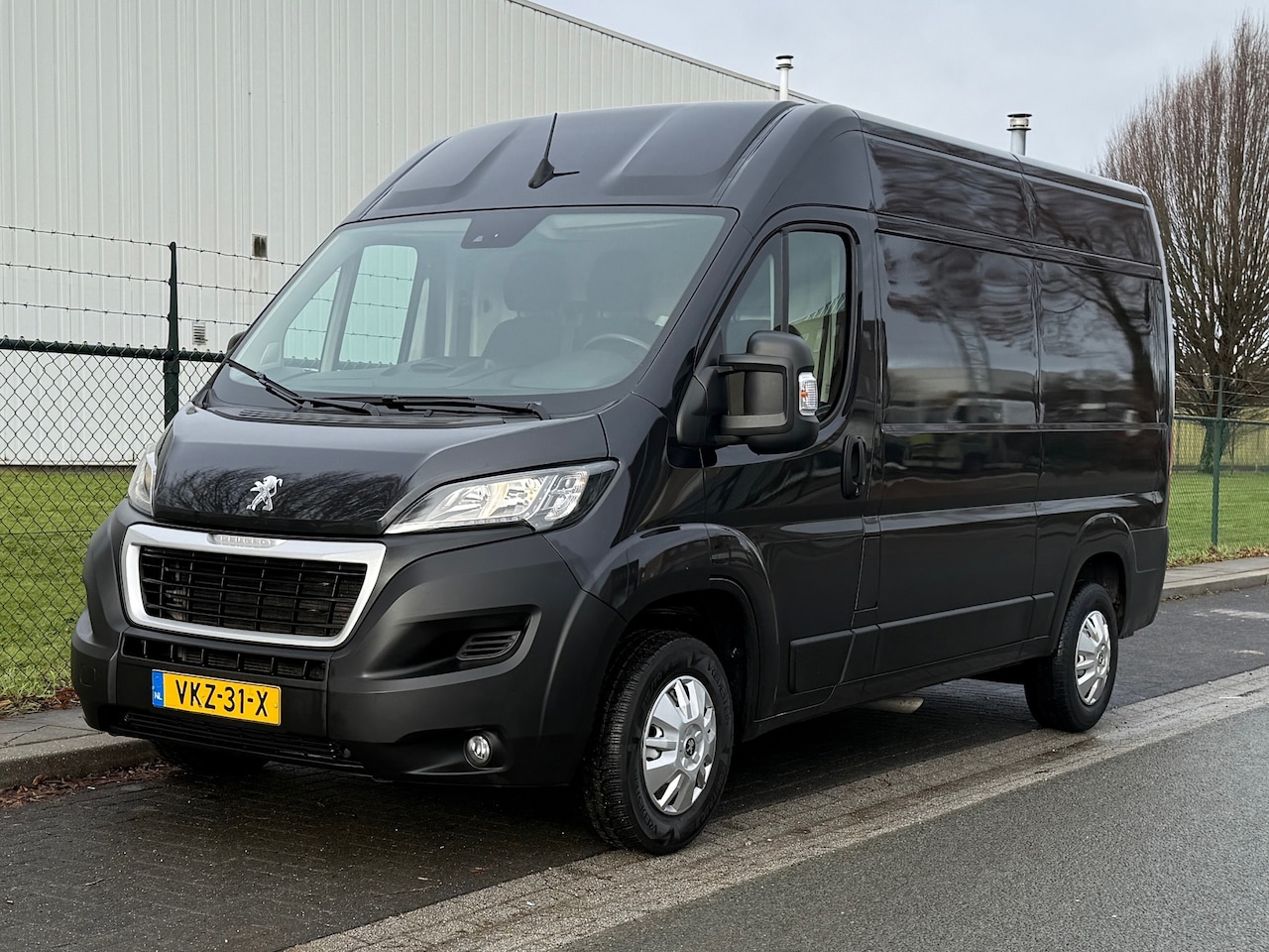 Peugeot Boxer - 330 2.2 BlueHDi 140 L2H2 Premium 103 kW - AutoWereld.nl