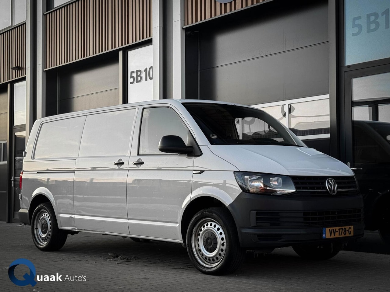 Volkswagen Transporter - 2.0 TDI L2H1 | CARPLAY | CAMERA | NAP | CRUISE - AutoWereld.nl