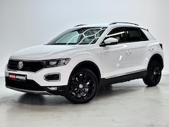 Volkswagen T-Roc - 1.5I Sport / Trekhaak / Navi / CarPlay / Black