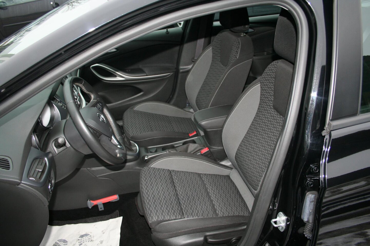 Opel Astra Sports Tourer - 1.2 Business Edition 1.2 Business Edition