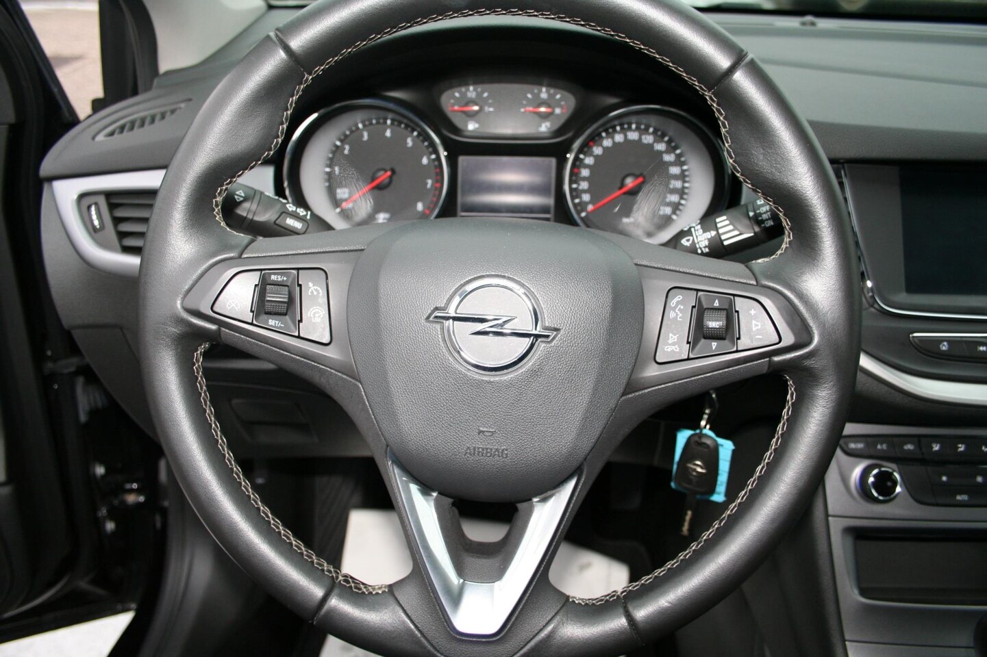 Opel Astra Sports Tourer - 1.2 Business Edition 1.2 Business Edition