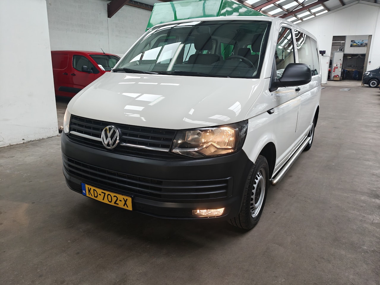 Volkswagen Transporter Kombi - 2.0 TDI L1H1 PERSONENBUS AUTOM T6 - AutoWereld.nl