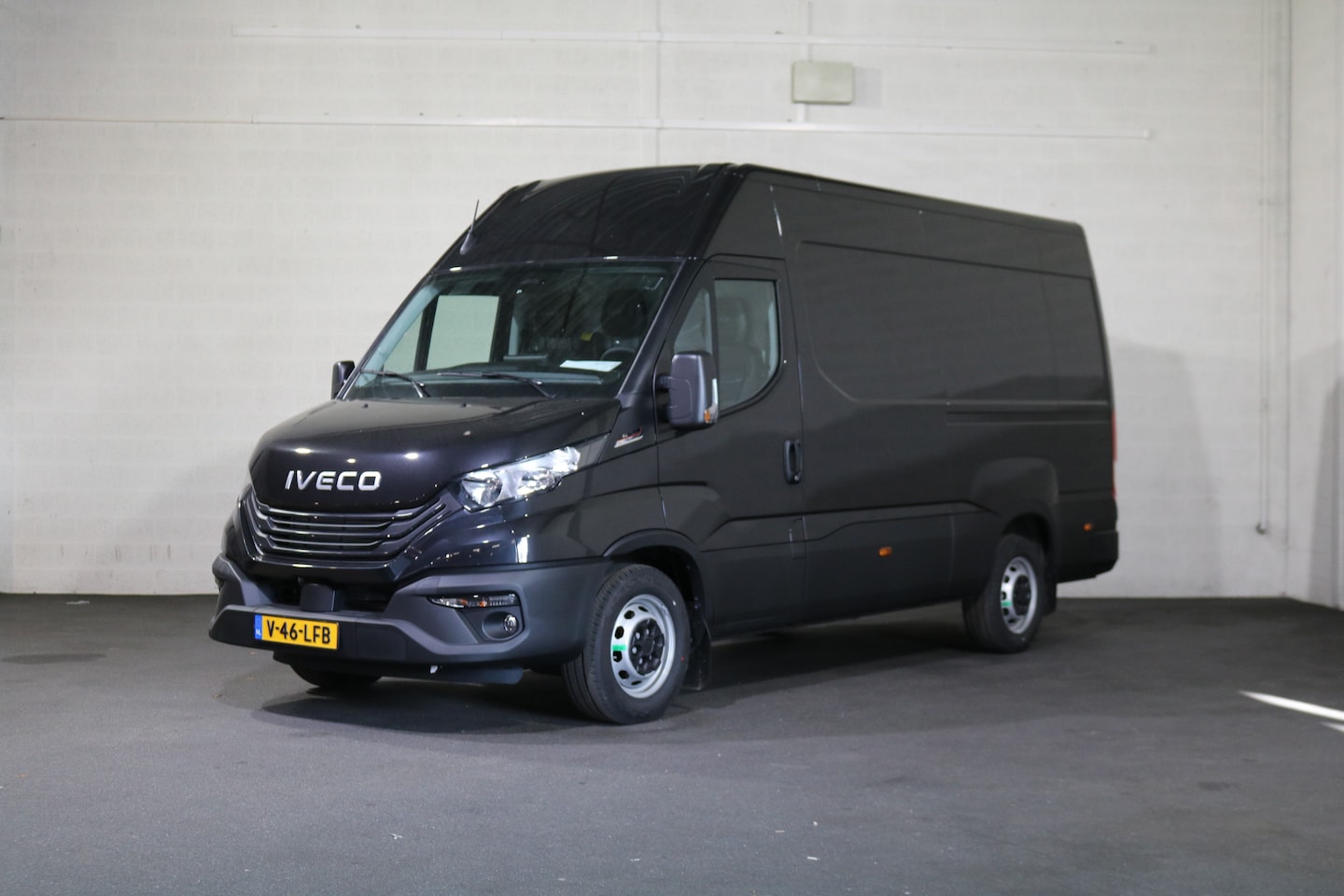 Iveco Daily - 35S18 L2 H2 Hi-Matic Automaat Navigatie Camera 3.5T Trekhaak - AutoWereld.nl