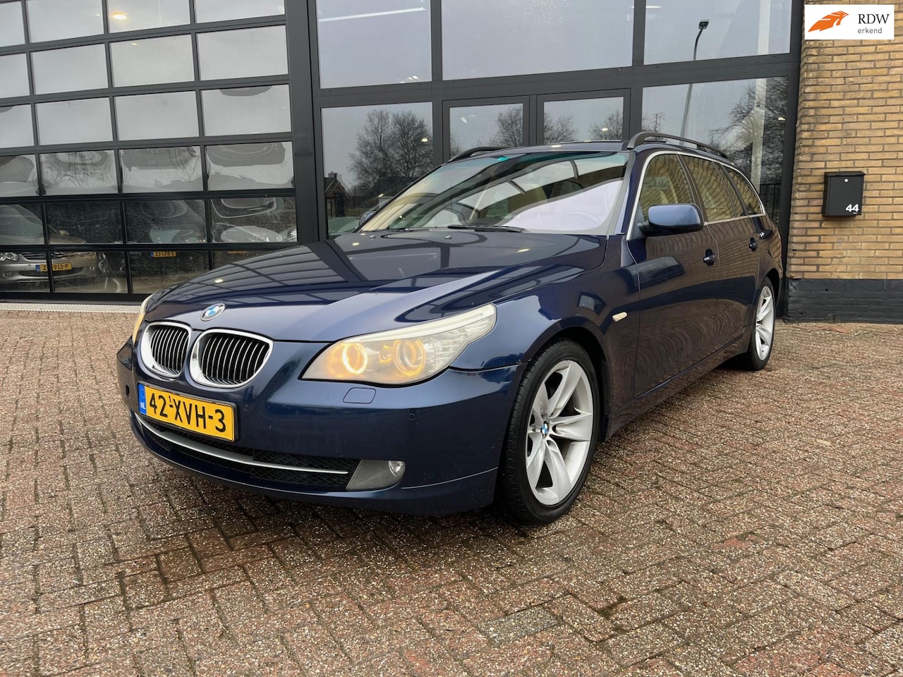 BMW 5-serie Touring - 523i 523i ,Automaat Panodak, Leer, Xenon - AutoWereld.nl