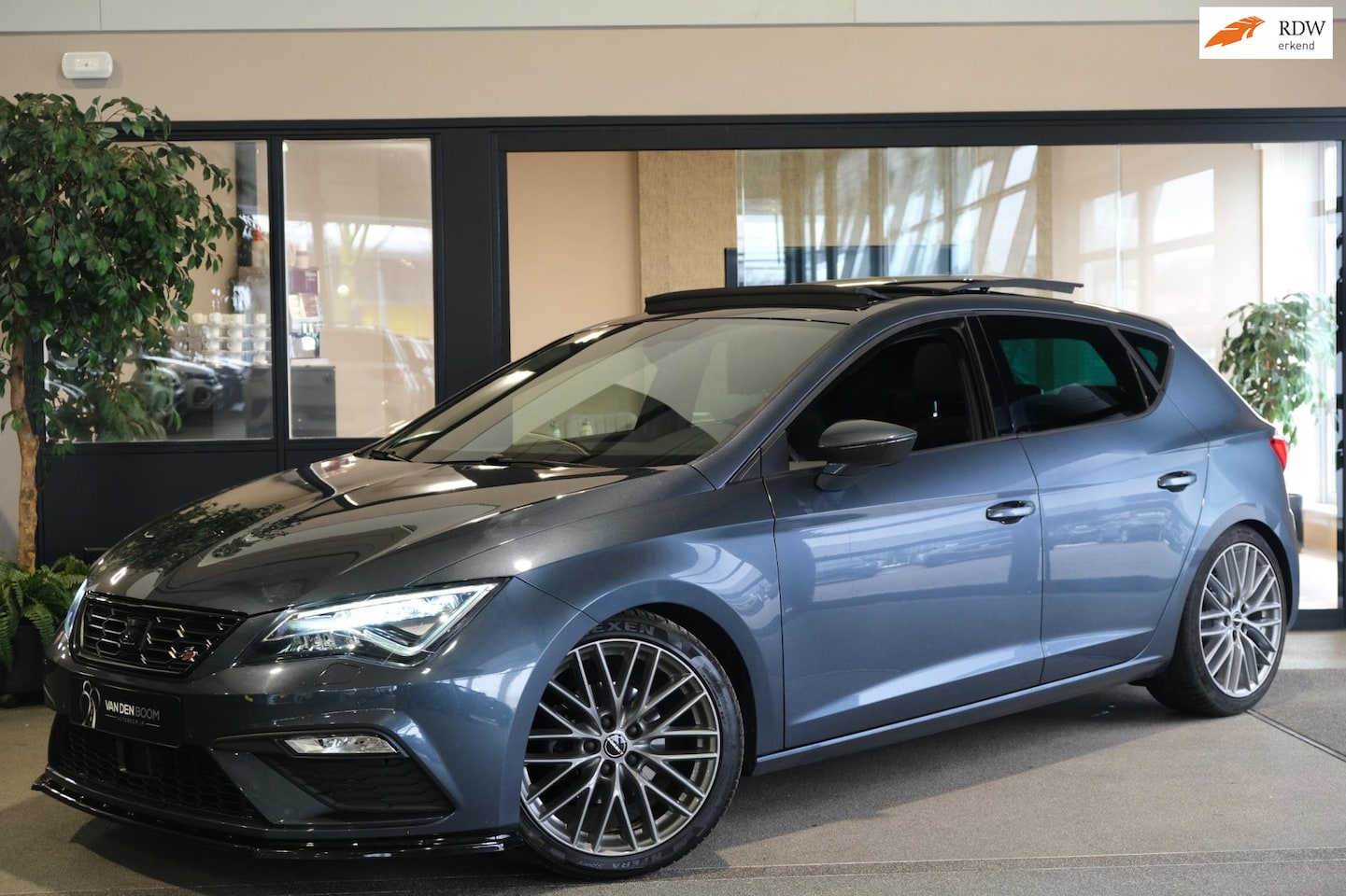 SEAT Leon - 1.5 TSI FR DSG Pano Virtual Navi ACC Cam Leder Led Pdc - AutoWereld.nl