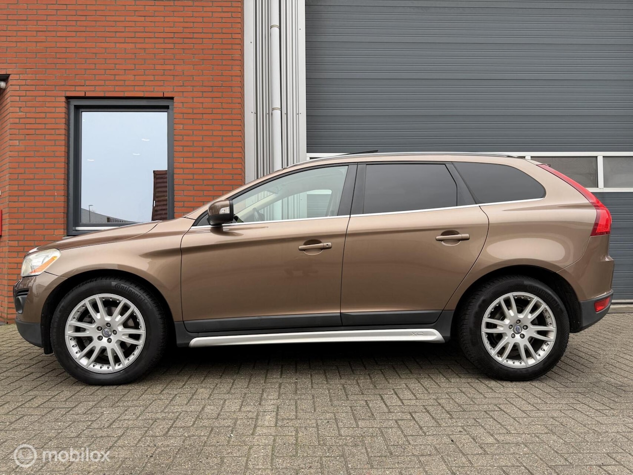 Volvo XC60 - 3.0 T6 AWD Summum - LPG G3 - pano dak - DynAudio - AutoWereld.nl