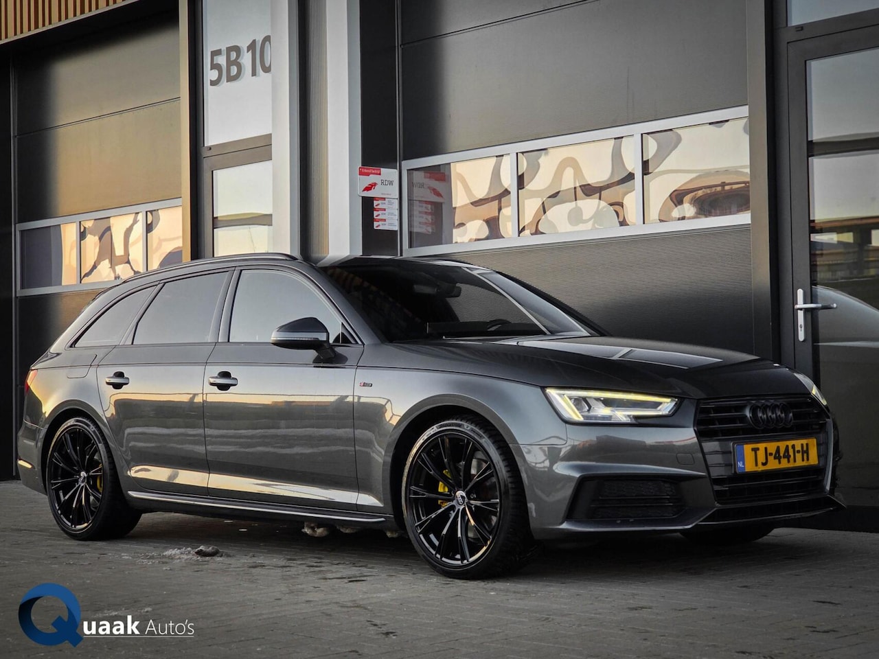 Audi A4 Avant - 1.4 TFSI S-Line | CARPLAY | TREKHAAK | KEYLESS | BLACK EDITION - AutoWereld.nl