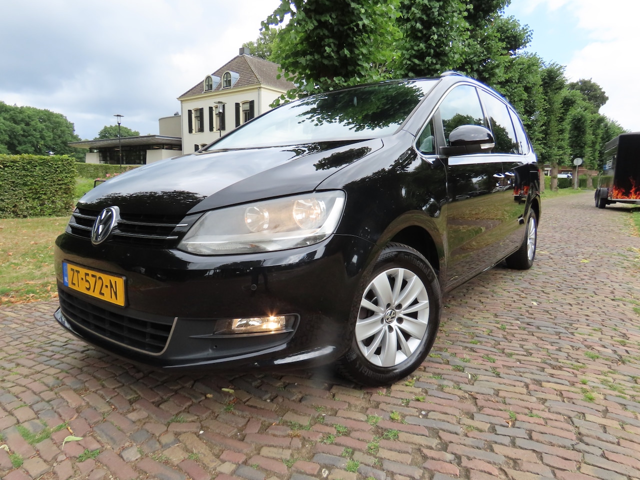 Volkswagen Sharan - 1.4 TSI Highline 7 Persoons Ecc Cruisecontrol Navigatie Stoelverwarming Pdc Lm Velgen Trek - AutoWereld.nl