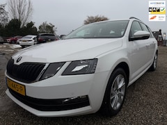 Skoda Octavia Combi - 1.0 TSI Greentech Ambition Business Camera Cruise CarPlay Trekhaak Winterbanden