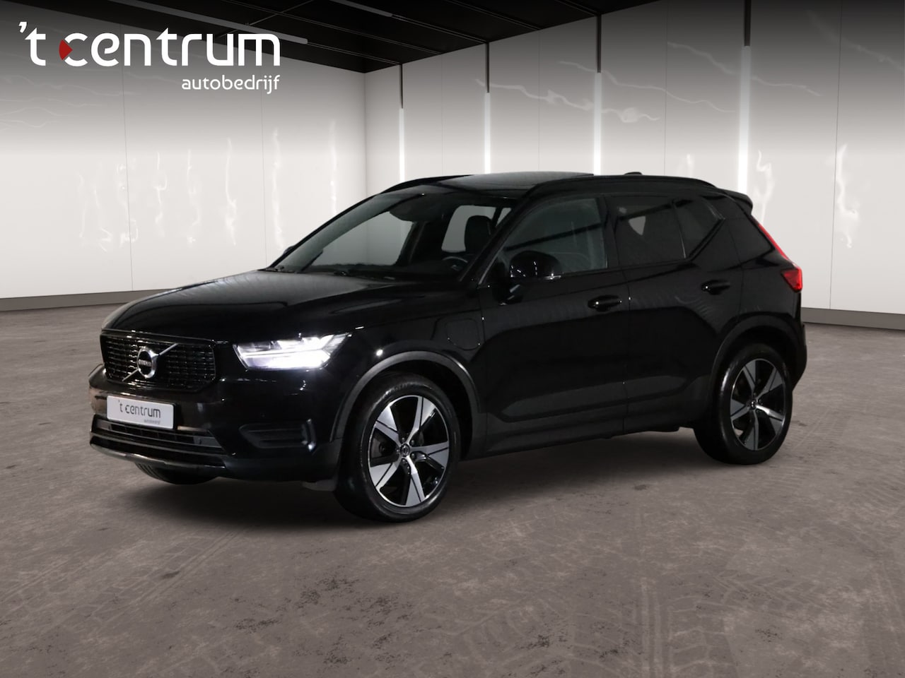 Volvo XC40 - 1.5 T5 Recharge 262 PK R-Design PHEV, Panoramadak, Leder-Alcantara, Harman/Kardon, Winterp - AutoWereld.nl