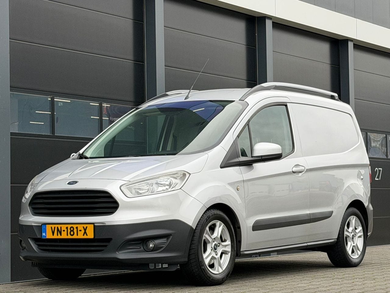 Ford Transit Courier - Van 1.5 TDCI Navi Airco PDC - AutoWereld.nl