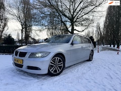 BMW 3-serie Touring - 325i Dynamic Executive | Pano | Carplay | PDC | Leer