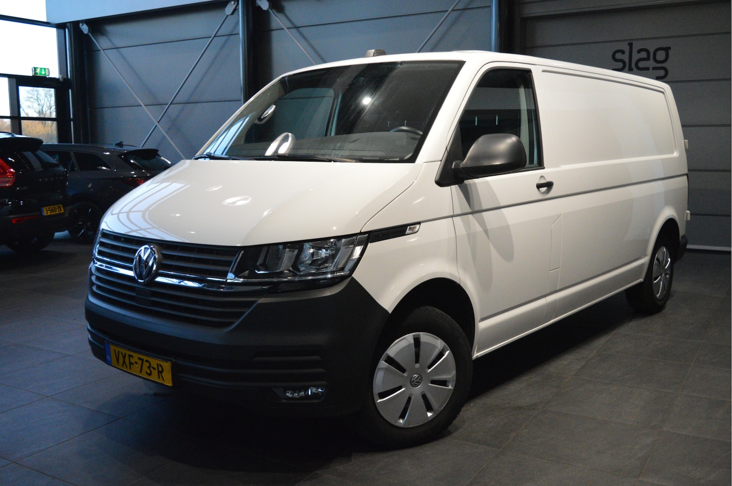 Volkswagen Transporter - 2.0 TDI L2H1 airco navi pdc cruise trekhaak 150 pk !! - AutoWereld.nl