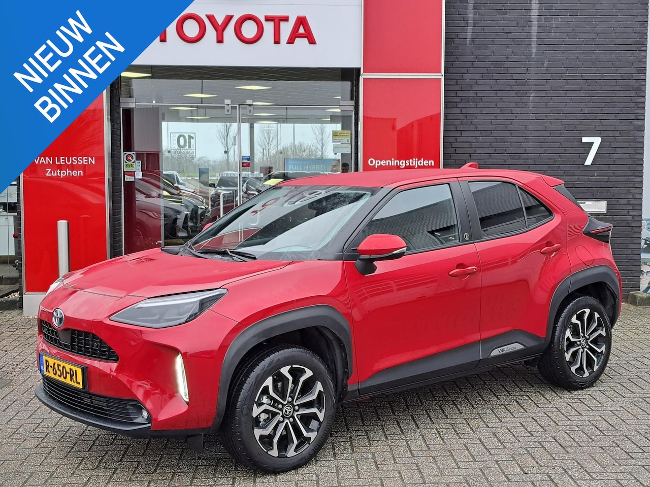 Toyota Yaris Cross - 1.5 Hybrid DYNAMIC PLUS TREKHAAK PDC STOEL-/STUURVERWARMING APPLE CAR PLAY & ANDROID AUTO - AutoWereld.nl